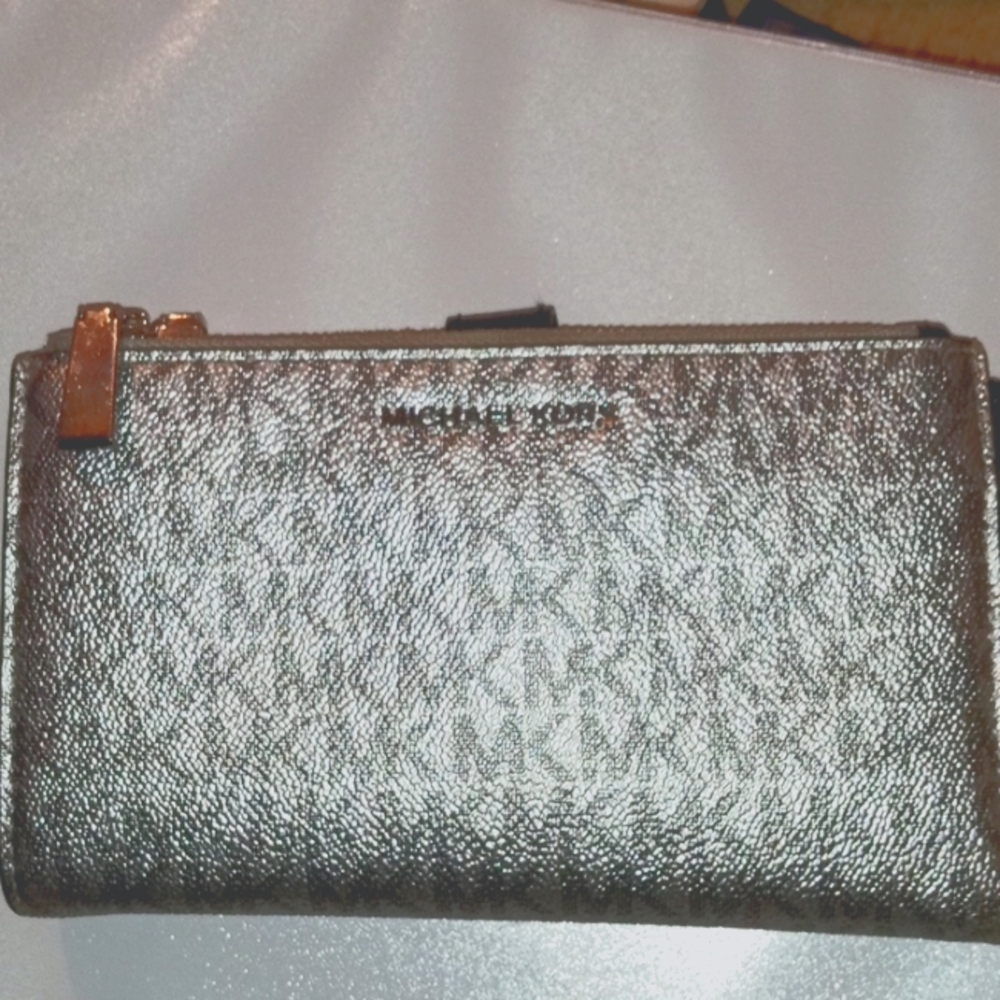 MICHEAL KORS never used wallet